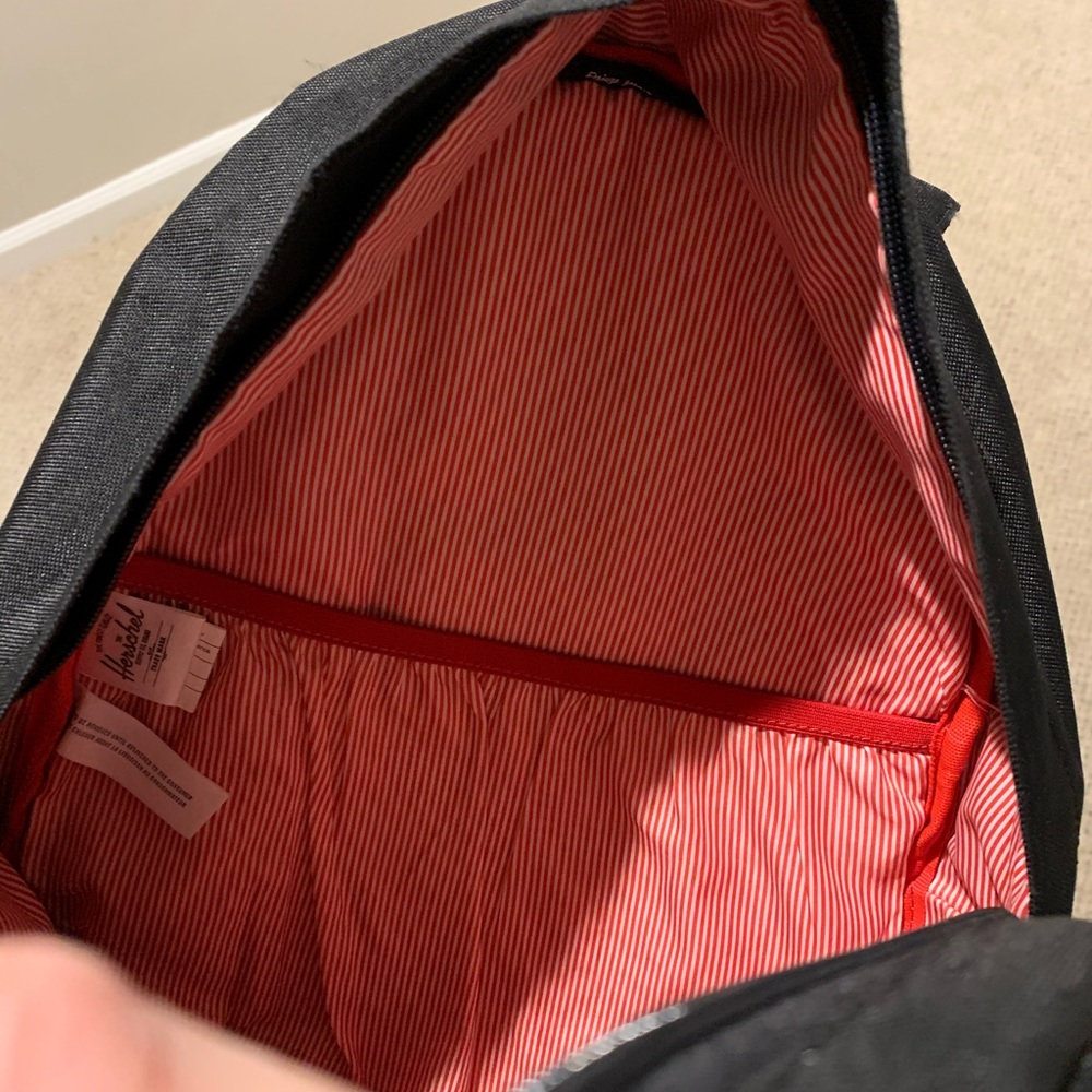 Backpack - Picture 2 of 4